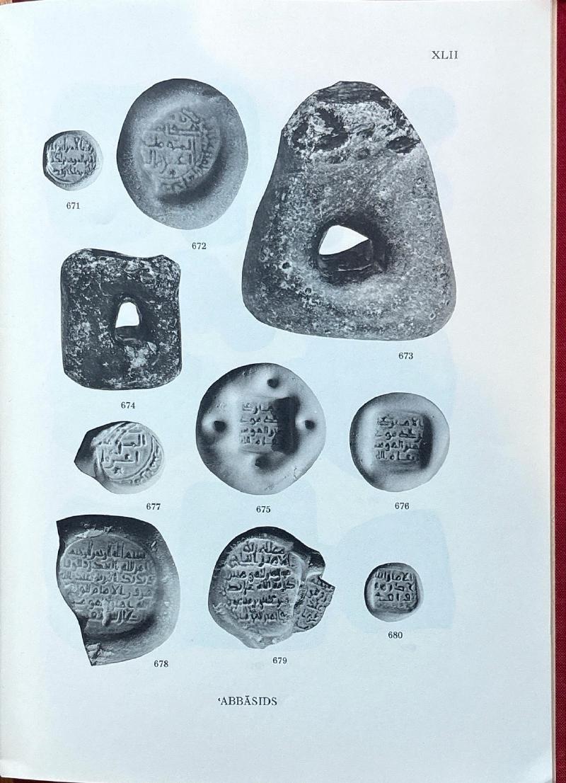 Umayyad, Abbasid and Tulunid: Glass Weights and Vessel Stamps — image 5